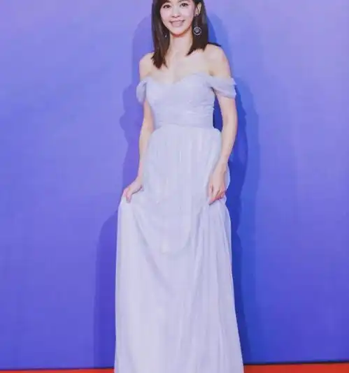 陈意涵一家同框儿子侧颜呆萌可爱,许富翔苍老许多与娇妻像两代人