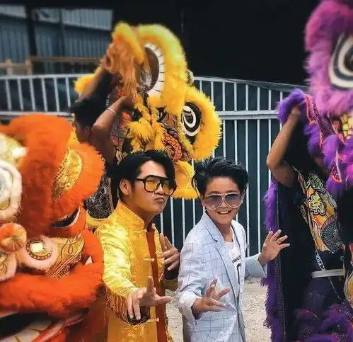 曹格儿子joe分享与妹妹合照,妹妹变得有气质,自己更是帅气十足