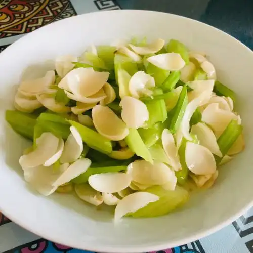 西芹炒百合的做法西芹炒百合怎么做小洞天的菜谱美食天下