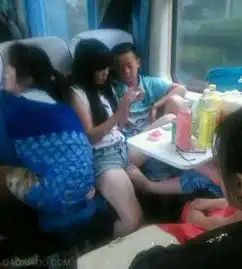 彪悍的女子,喝个水都是这样的霸气