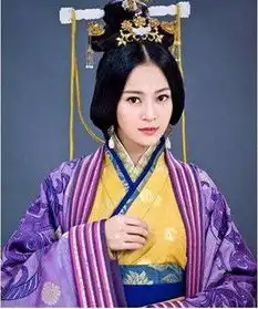 这两人剧中是母子,戏外却一见钟情成夫妻,现已有一对双胞胎儿子