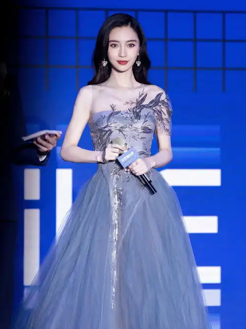 杨颖抹胸装惊艳瞬间仙气飘飘尽显成熟气质太让人喜欢了啦