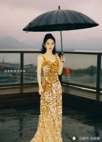 赵丽颖空降直播间在线宠粉,拍片之余玩随机裁剪每个人都有肉肉