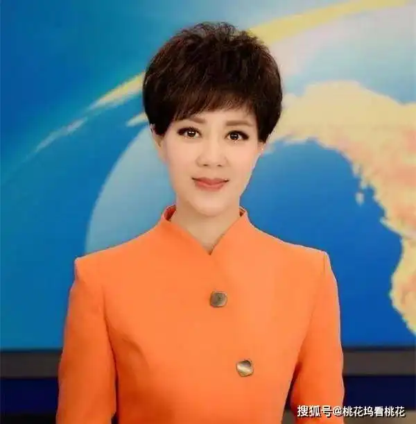 央视最倒霉主持人李文静,因打哈欠和竖中指被骂后,犀利回怼