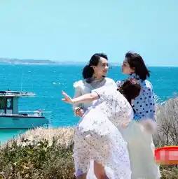 穿裙子千万别去海边,风太大,包文婧的真实经历让人心跳加快
