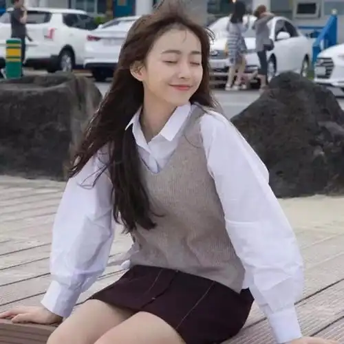 女生头像人大概是因为那一点点不同于别人的坚持才更特别的