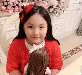 王诗龄一条手链花2万6被批奢侈,李湘亲揭富养背后的心酸