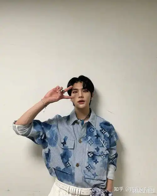 straykids黄铉辰晒私照,被赞雕刻美男,曾因校园霸凌暂停活动