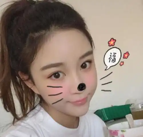 雪梨晒宝宝照片,正面照呆萌可爱,孕后还是这么漂亮