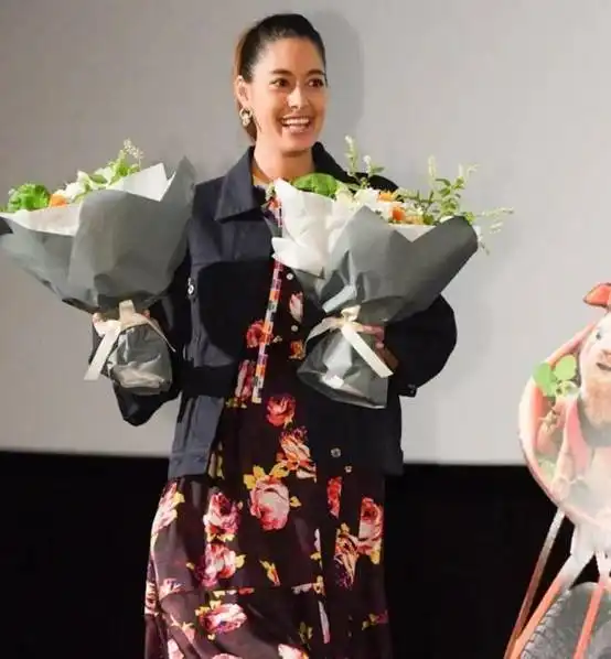 日本林志玲名模森泉嫁给了年入过亿的土豪和尚