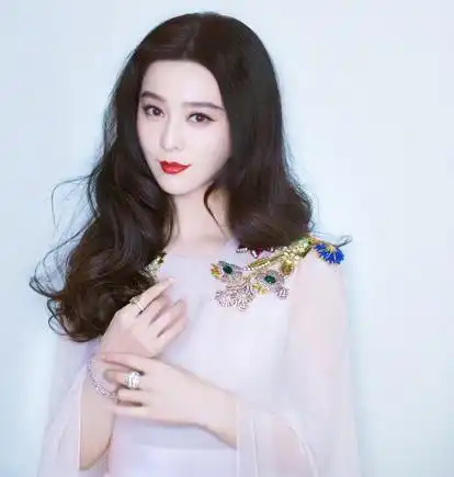 复出无望,范冰冰登日杂志封面,挨批满脸油光最丑照片