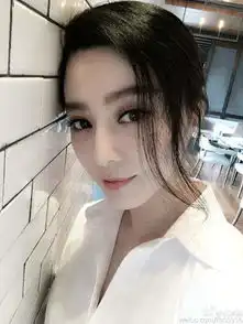 范冰冰微博晒美艳自拍皮肤白皙眼神妩媚