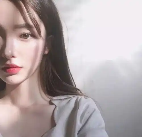 97年韩国模特金娜熙,身高158,无辜又甜美,好看到叫人移不开眼