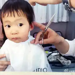 姚晨儿子土豆撞脸甜馨