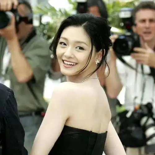 小s撕破汪小菲包机谎言痛斥张兰母子恶心至极,伊能静点赞力挺