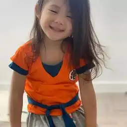 会玩陈冠希镜面反射同框妻女秦舒培怀抱alaia画面温馨