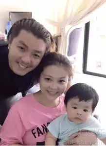 歌手阿杜全家私照曝光老婆美艳儿子呆萌9001059