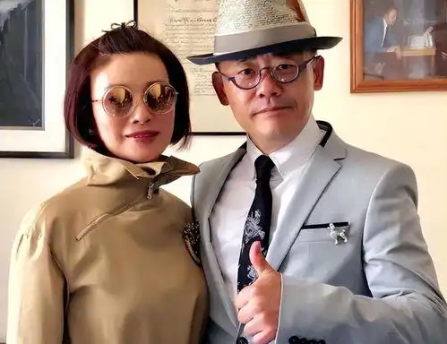 富豪胡洁前夫从司机到巨贪,二婚带娃嫁周立波,礼金收到324万