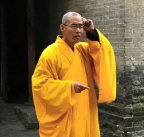 30位研究生放弃百万年薪出家当和尚,另类生活就是浪费资源