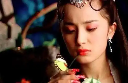 同为古装造型,涂上大红色指甲后,颜值却一个比一个惊艳
