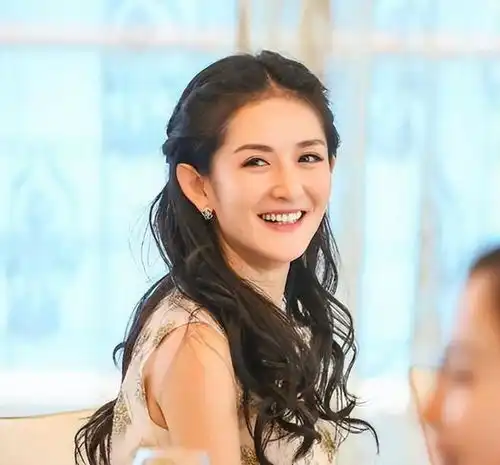 谢娜生孩子之后变得没有自信,过生日哭着感谢观众,粉丝暖心回应