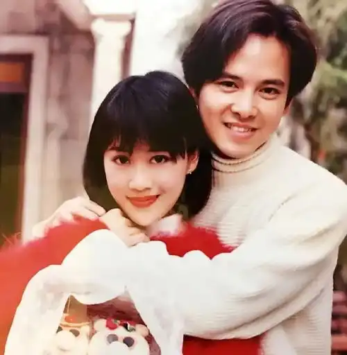 55岁古装美人梁小冰再出山,被老公独宠20年,现状如何