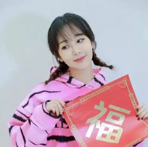 杨紫可爱造型,麻花辫造型少女感十足