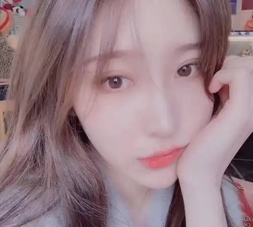 女生头像我是你可有可无的人