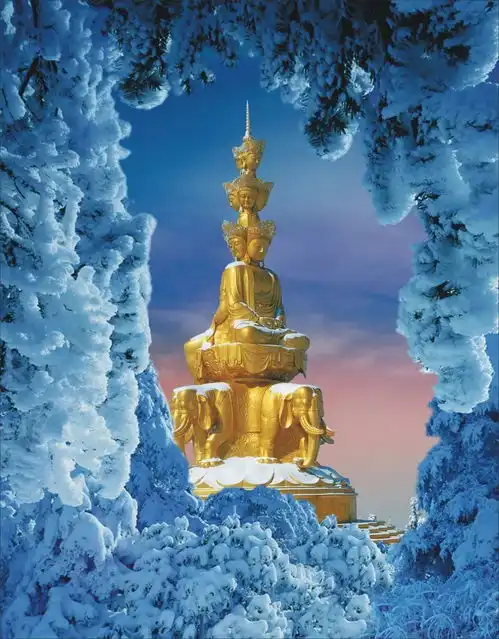 峨眉山的第一场雪美得不像话