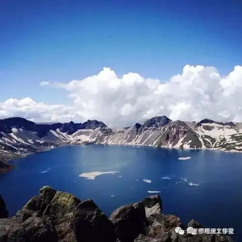 长白山天池你了解多少长白山天池到底有多少未解之谜,水位多年不降,这么大水池却没鱼