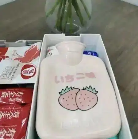 小学女厕现月经提示牌引争议,校方回应