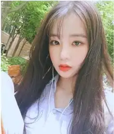她保养逆天,跟女儿似姐妹花