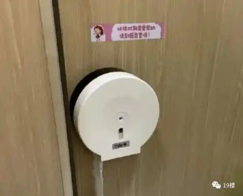 我一个大男生,竟然被揩油了杭州小伙坐地铁的这一幕汗毛都竖起来了