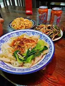 第一次见这么搞笑的人美食吃了,菜名也看了,却不懂怎么说吃啥