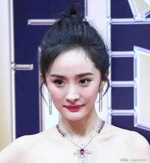 王者荣耀梦泪和杨幂双排,粉丝戏称梦泪进军演艺圈指日可待