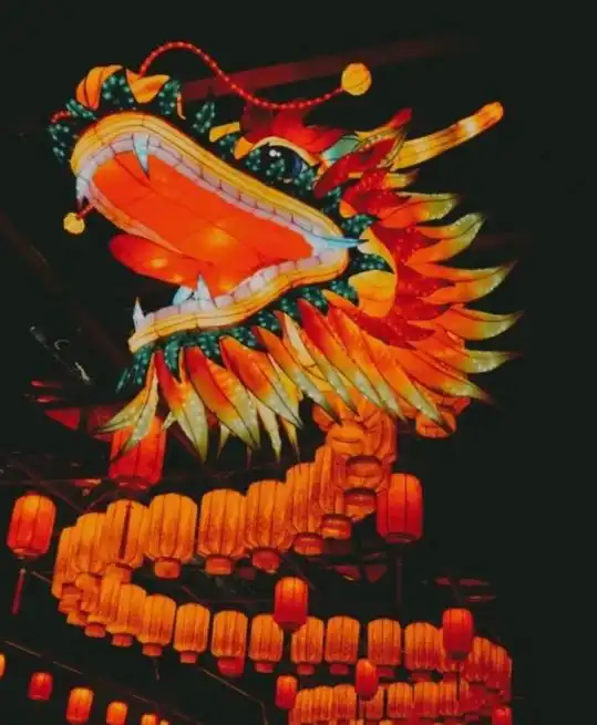 云南昆明商超红火迎新春,辞旧迎新氛围浓