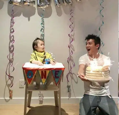 陈冠希38岁生日,秦舒培晒出他的丑丑照,原来他也变老了