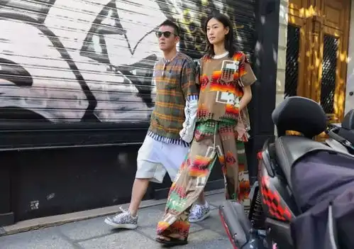 陈冠希晒全家福,四连拍神情搞怪带偏老婆和女儿,不按套路出牌