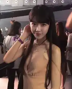 14岁的时候因旅游照一夜爆红,如今长成了这个模样