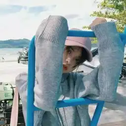 头像长得好看才叫陪伴,长得丑那叫纠缠