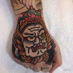 手背纹身虽然好看,但是真的不建议纹