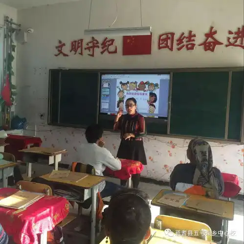 家校合力共创佳绩五号渠乡中心学校各班召开新学期家长会