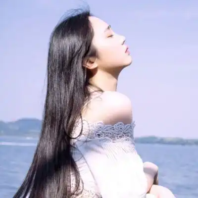 中意女头蓝色水系