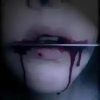 自残女生头像手中还有一把刀在舌头那嘴上还有血