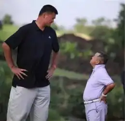 娱乐圈的尴尬合影,陈伟霆前女友杨颖谁能将我纹身去掉