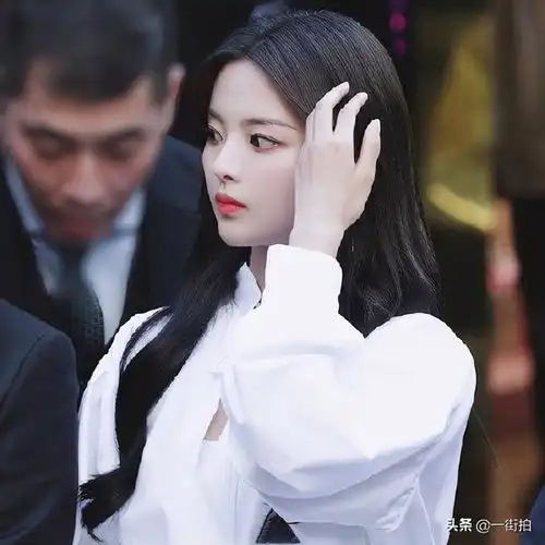 杨超越韩媒生图太能打穿白色连衣裙清新可人,美上韩网热搜