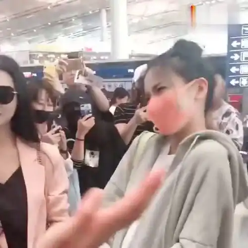 丸子头好可爱锦鲤杨超越要通过自己努力让自己变优秀,加油