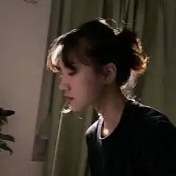 qq闺蜜头像两张分开的一左一右长大真的很没意思