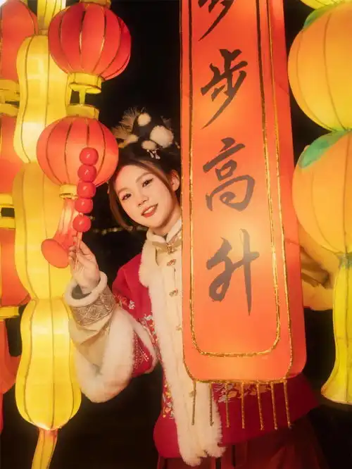 看,婺源徽韵灯会已经龙重灯场新年氛围感拉满