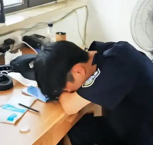 山东美术生高考后当保安,得知高考成绩后喜极而泣直呼上岸了